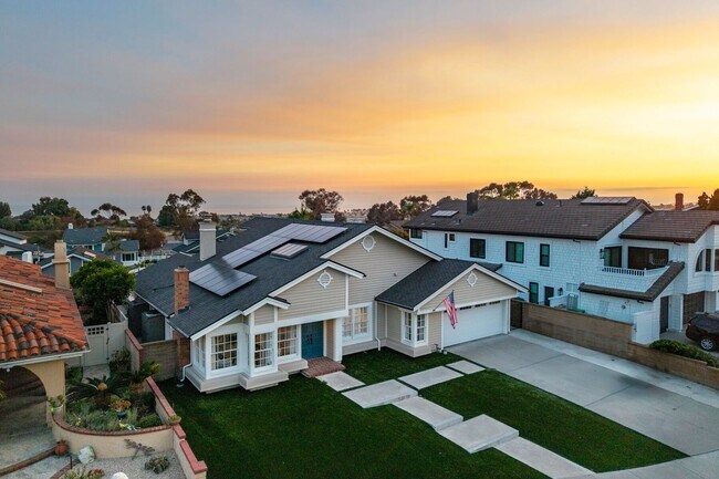 Building Photo - Experience Coastal Living at Its Finest in...