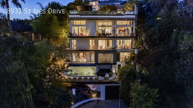 Building Photo - 8932 St Ives Dr
