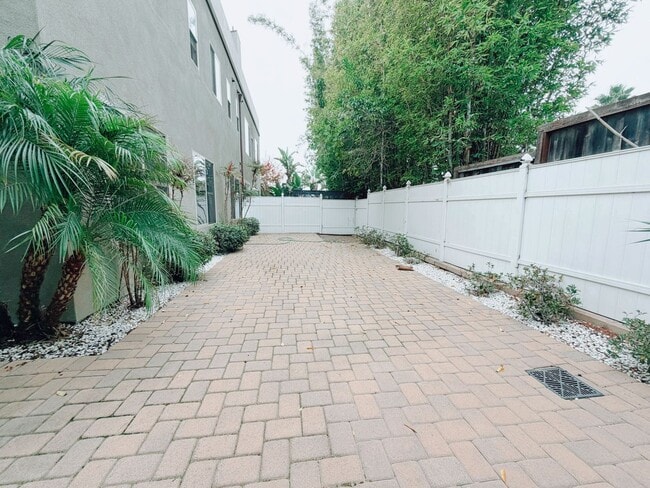 Building Photo - Spacious 6 Bed in Carlsbad with Ocean Views and Roof Top deck, 1 mile to the Beach!!