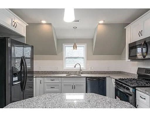 Building Photo - 17 Tower St