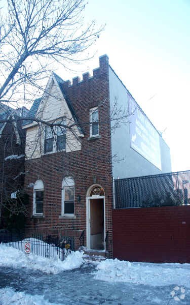 Primary Photo - 2565 Bronxwood Ave