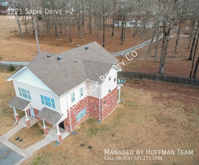 Building Photo - 1221 Sadie Dr