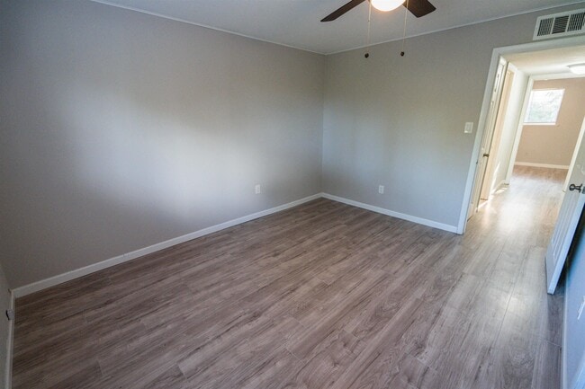 Building Photo - 1305 Clay St