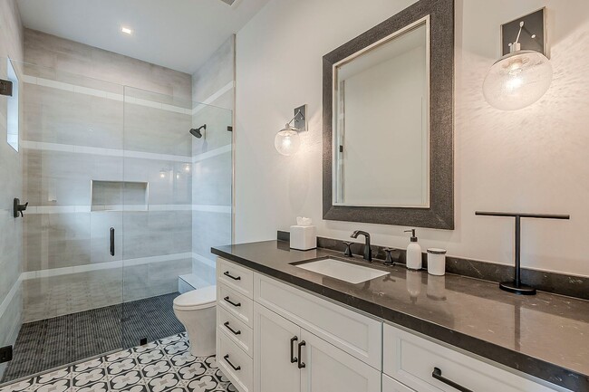 Building Photo - Luxury Home ready for January Move-in