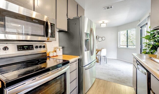 Building Photo - 5085 Valley Crest Dr