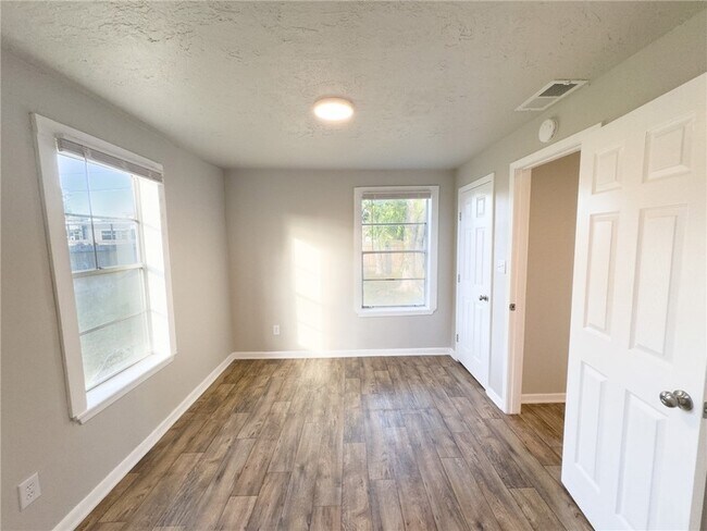 Building Photo - 1111 Georgia St