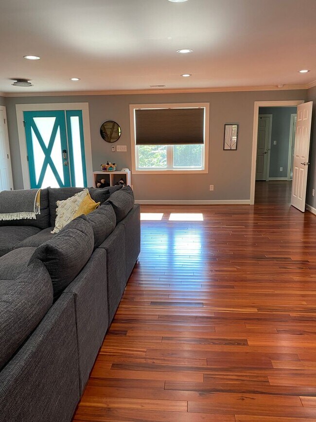 Building Photo - Gated Fairfield Harbour Home + Utilities + Wi-Fi Included