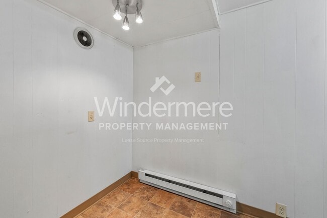 Building Photo - 1612 W 7th Ave