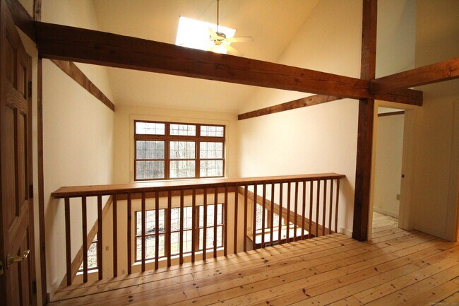 Building Photo - 38 W Mountain Ln