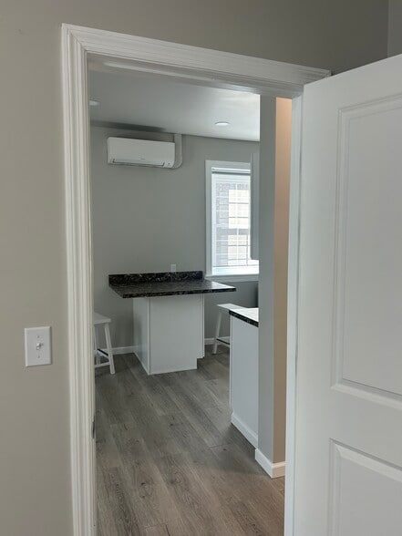 Building Photo - 1 Caroline Ave