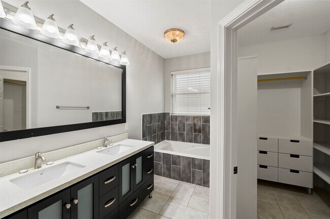 Building Photo - 6214 Pebble Canyon Ct