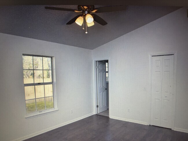 Building Photo - 1404 San Jose Rd