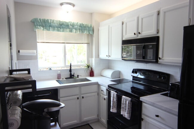 Building Photo - 270 Bella Vista Ct N