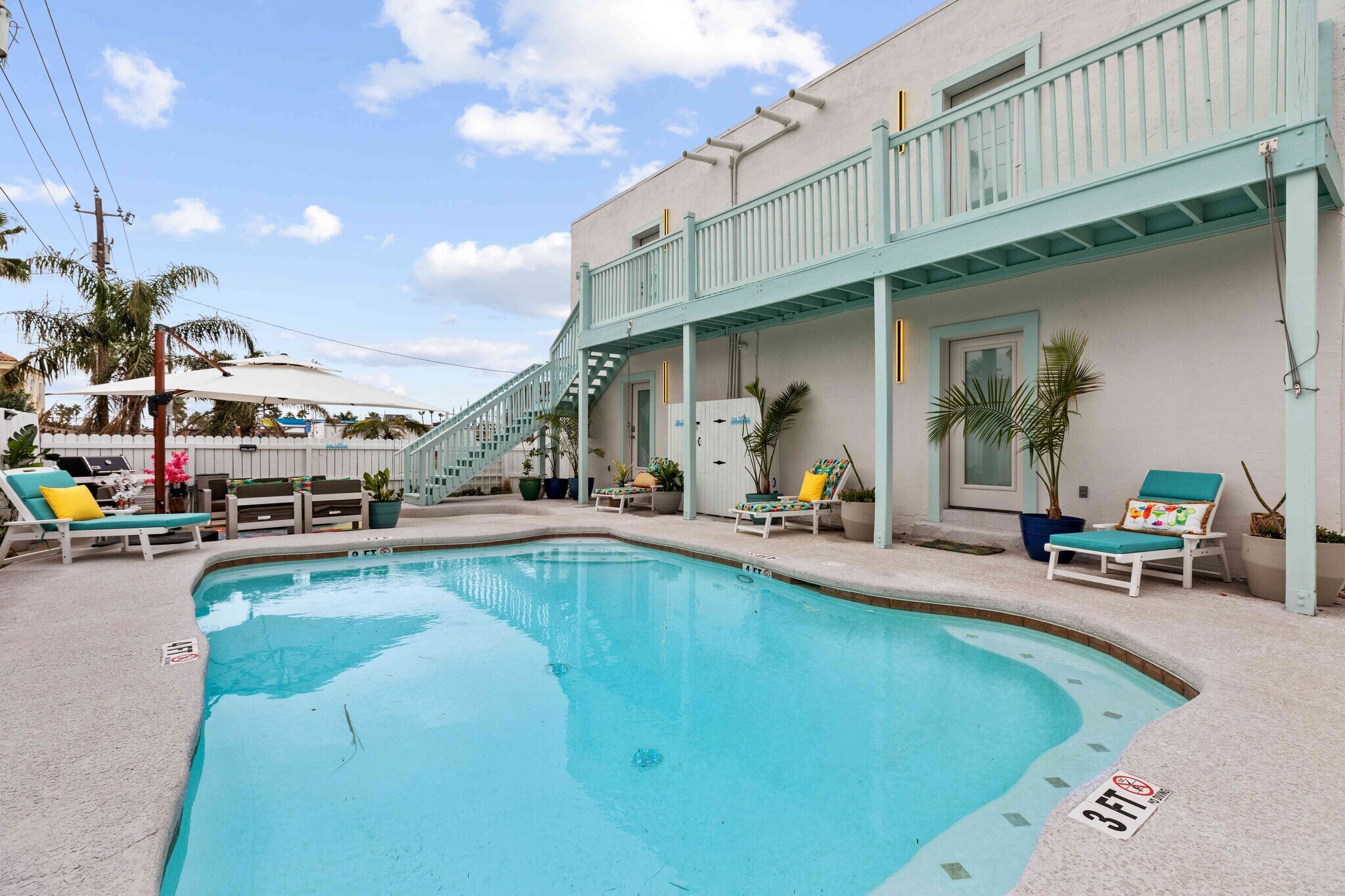 Building Photo - 111 E Hibiscus St