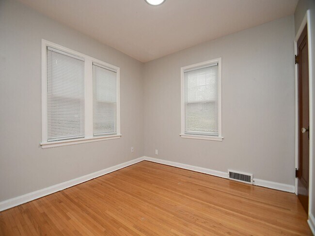 Building Photo - 2108 S 46th St