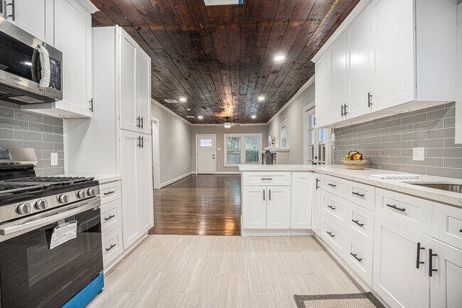 Building Photo - 7449 Walker St