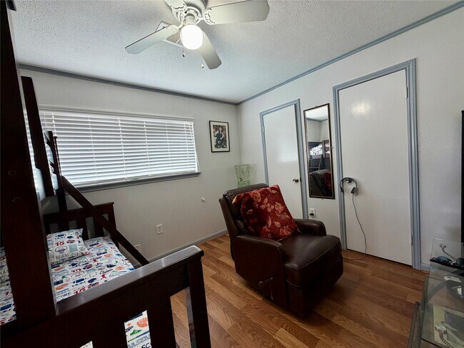 Building Photo - 15111 Chasehill Dr