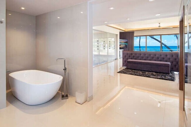 Building Photo - 222 Ka'alawai Place
