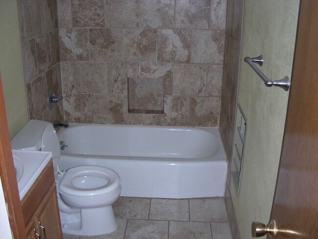 Building Photo - 3222 Cardinal Dr