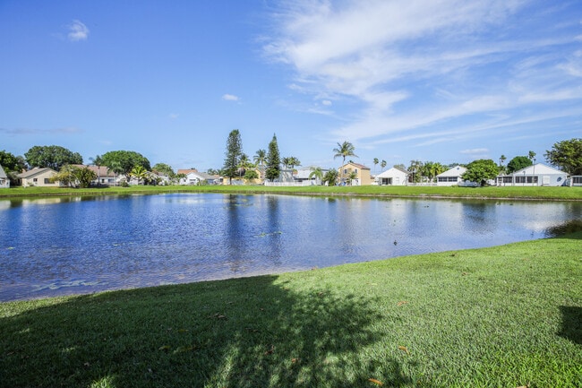 Building Photo - 3875 Circle Lake Dr