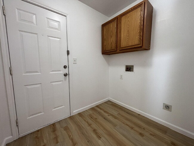 Building Photo - 708 N Englewood Ave