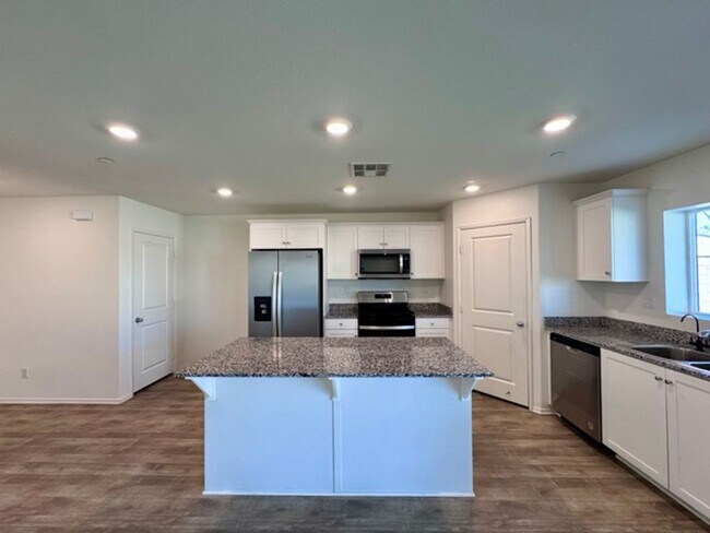 Building Photo - Newly built 4 bedroom Winchester home for ...