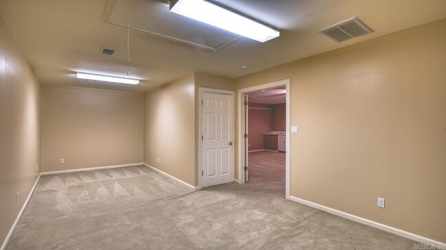 Building Photo - 2213 Doral Dr
