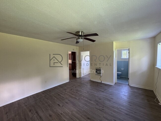 Building Photo - 3148 Sylvester Dr