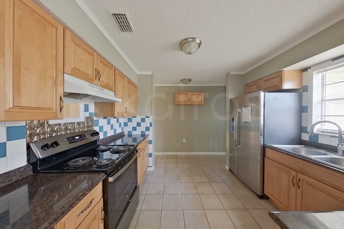 Building Photo - 308 Wildwood Dr