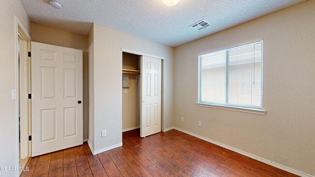 Building Photo - 1819 Shreya St