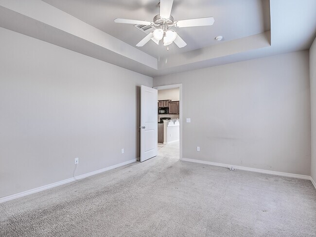 Building Photo - 4 Bedrooms/2 Baths/3Car - Deer Creek Schools - Gated Community of North Roselake Villas