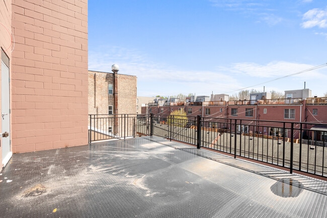 Building Photo - 1331 W Taylor St