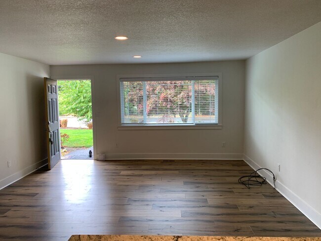 Building Photo - Honey stop the car one-Level ranch in the ...