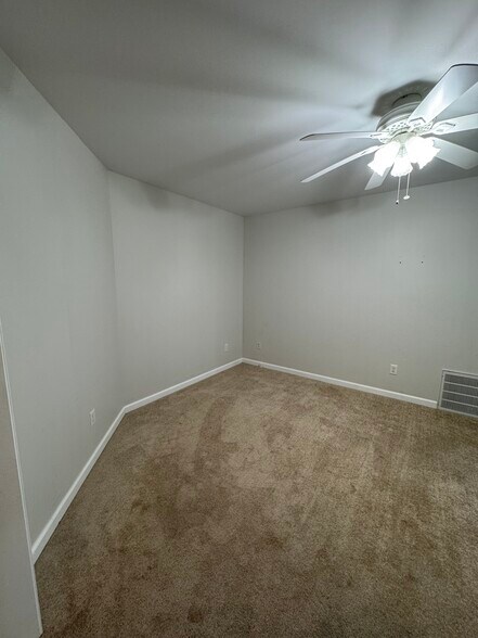 Building Photo - 224 Brookside Dr