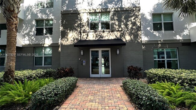 Building Photo - 2401 NE 65th St