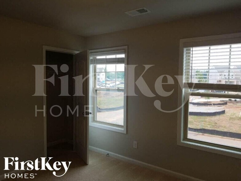 Building Photo - 3124 Baylor Cir