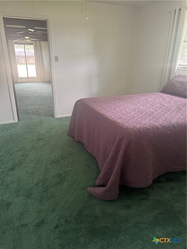 Building Photo - 6 Ramona Ln