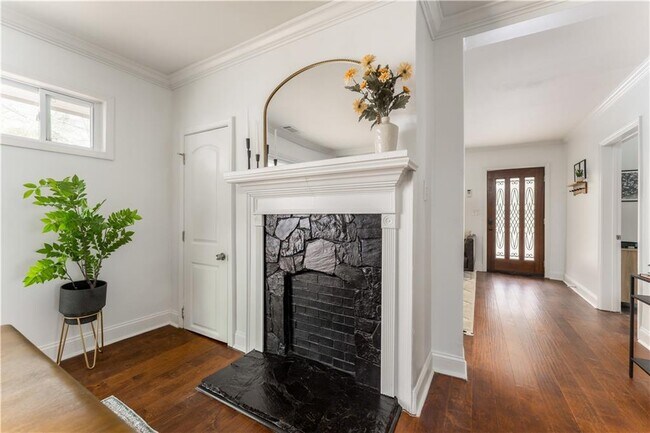 Building Photo - 200 Lowry St NE