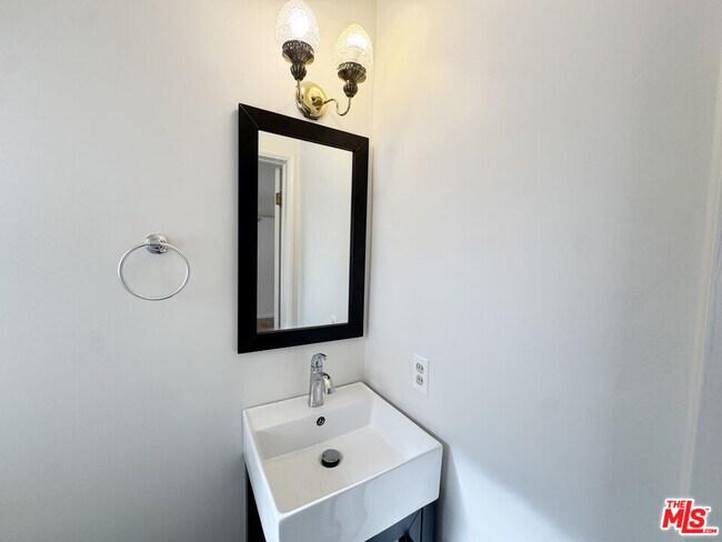 Building Photo - 13054 Hartsook St