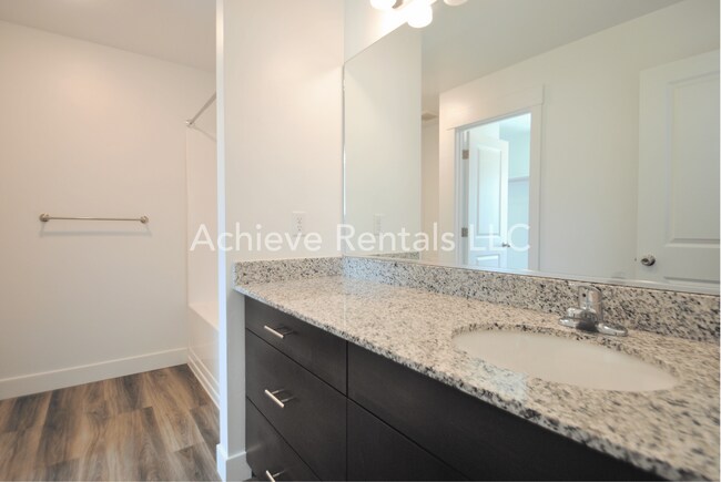 Building Photo - Golf, Parks & Home Sweet Home | Logan Utah Townhome