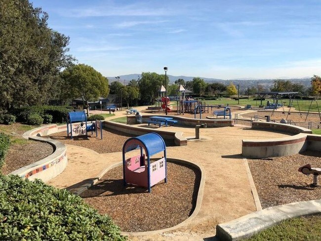 Building Photo - 2276 Manzana Way