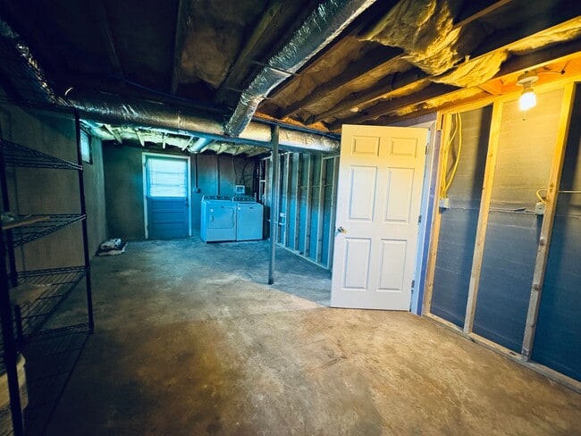 Building Photo - Welcome home nice brick ranch!