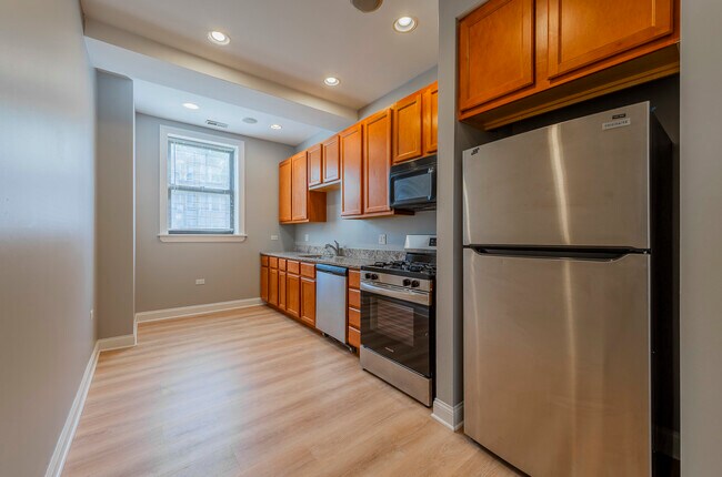 Building Photo - 2034 W Arthur Ave