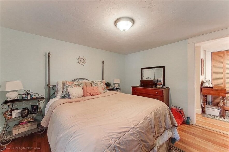 Building Photo - 36 Church St