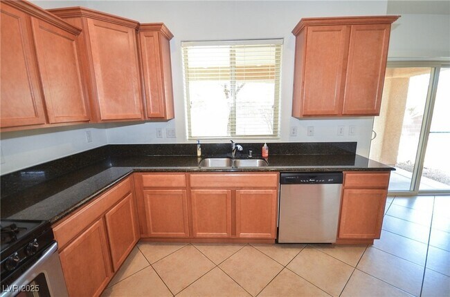 Building Photo - 4077 Beisner St