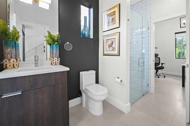 Building Photo - 5735 SW 35th St