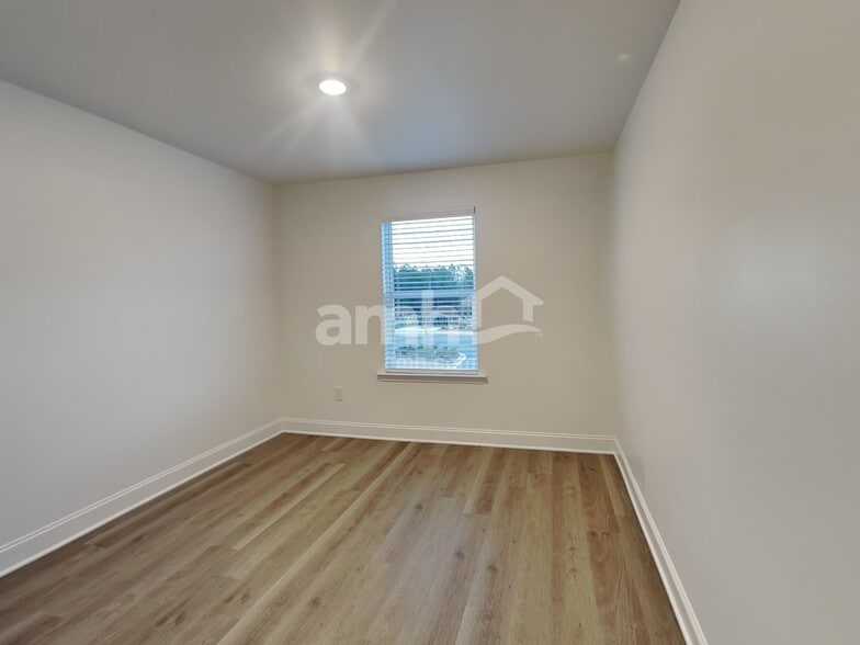 Building Photo - 1519 Aquamarine Dr