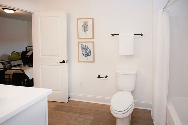 Building Photo - Modern Townhome for Rent!