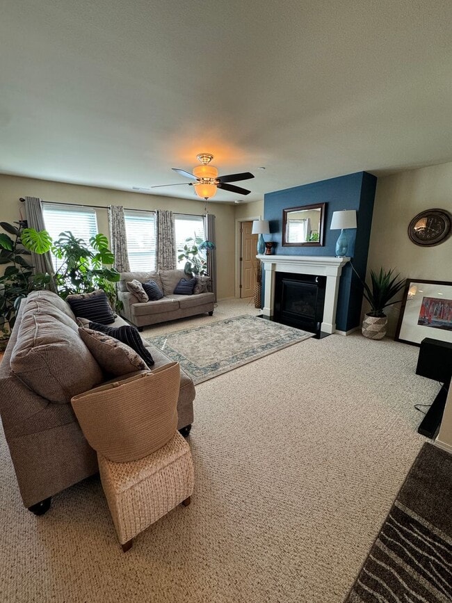 Building Photo - 1175 Swan Loop