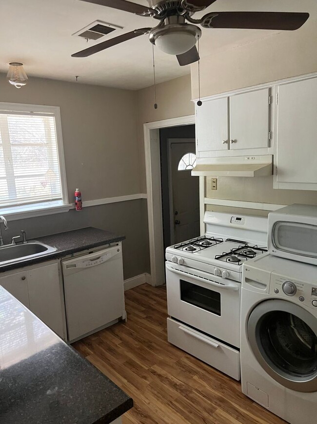 Building Photo - 3 bed, 1 bath near the University of Memphis